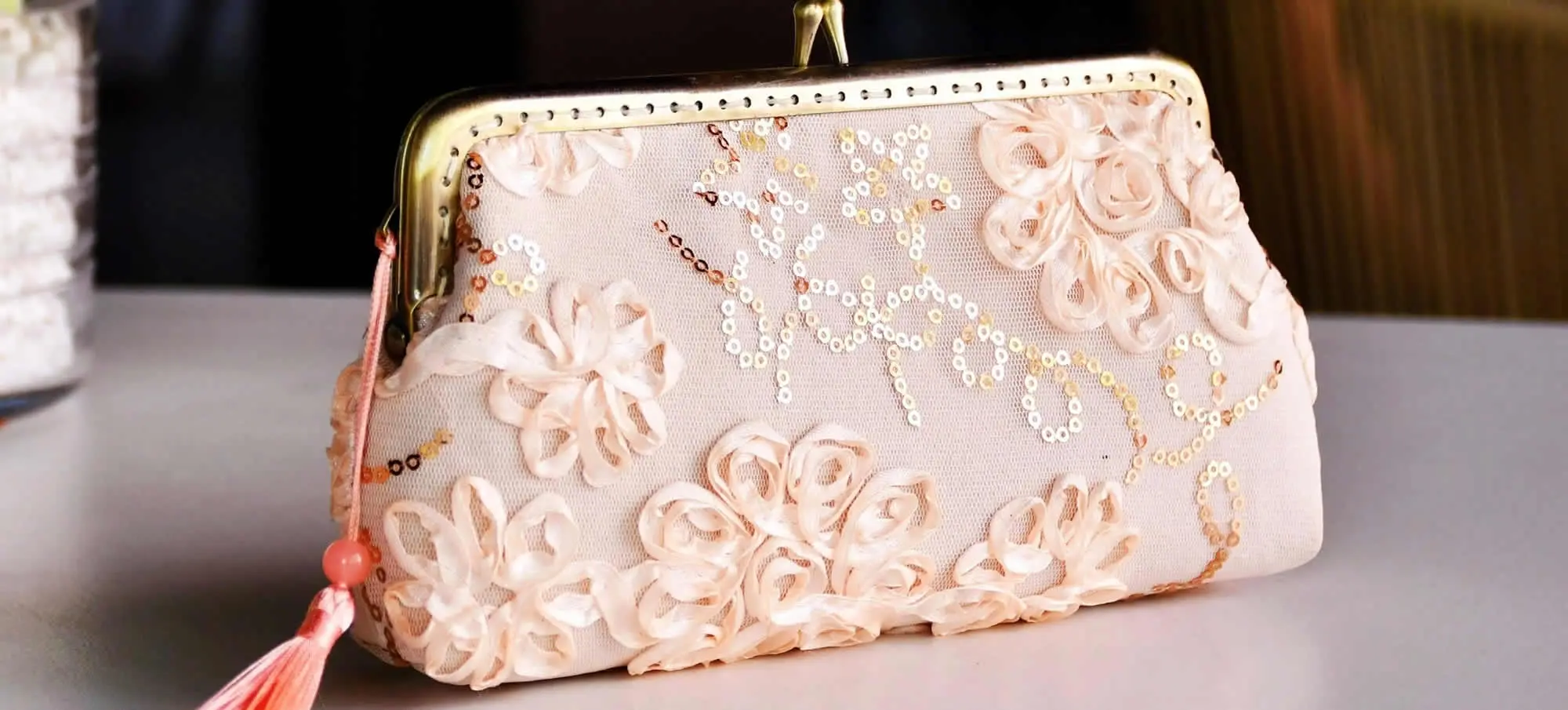 Crafting elegant Chinese silk handbags, blending tradition and luxury design.
