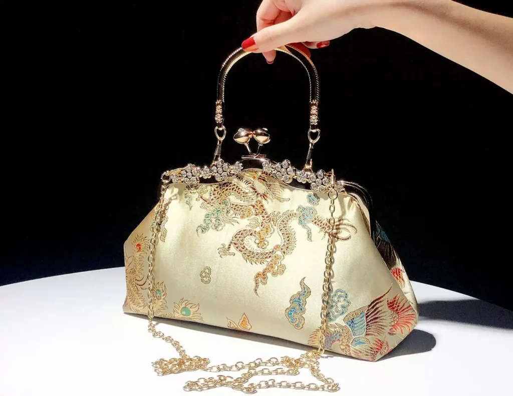 Our Chinese handbag support team, ready to help with your luxury bag inquiries.
