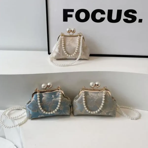 Chinese Pearl Embroidery Clutch Bag
